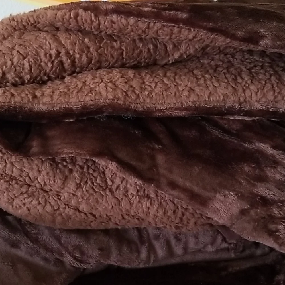 Queen size Borrego Blanket 3 Piece